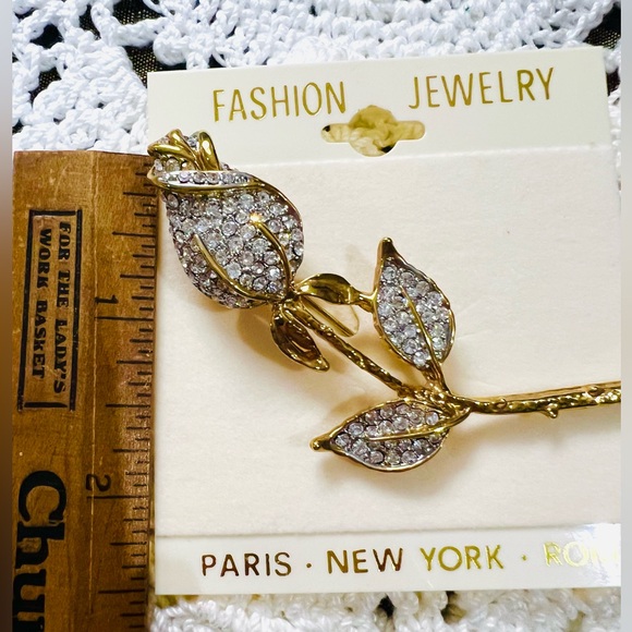 Vintage Rose Bud fashion jewelry brooch pin, in original package - Picture 4 of 4